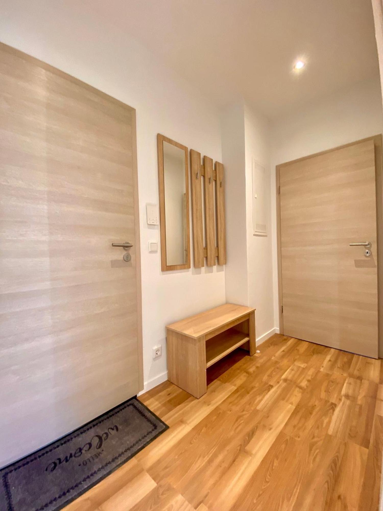 Hochwertige Ferienwohnung Mit 7Qm Balkon, Netflix, Kaffeeautomat, Rainshower Bad ツウィッカウ エクステリア 写真