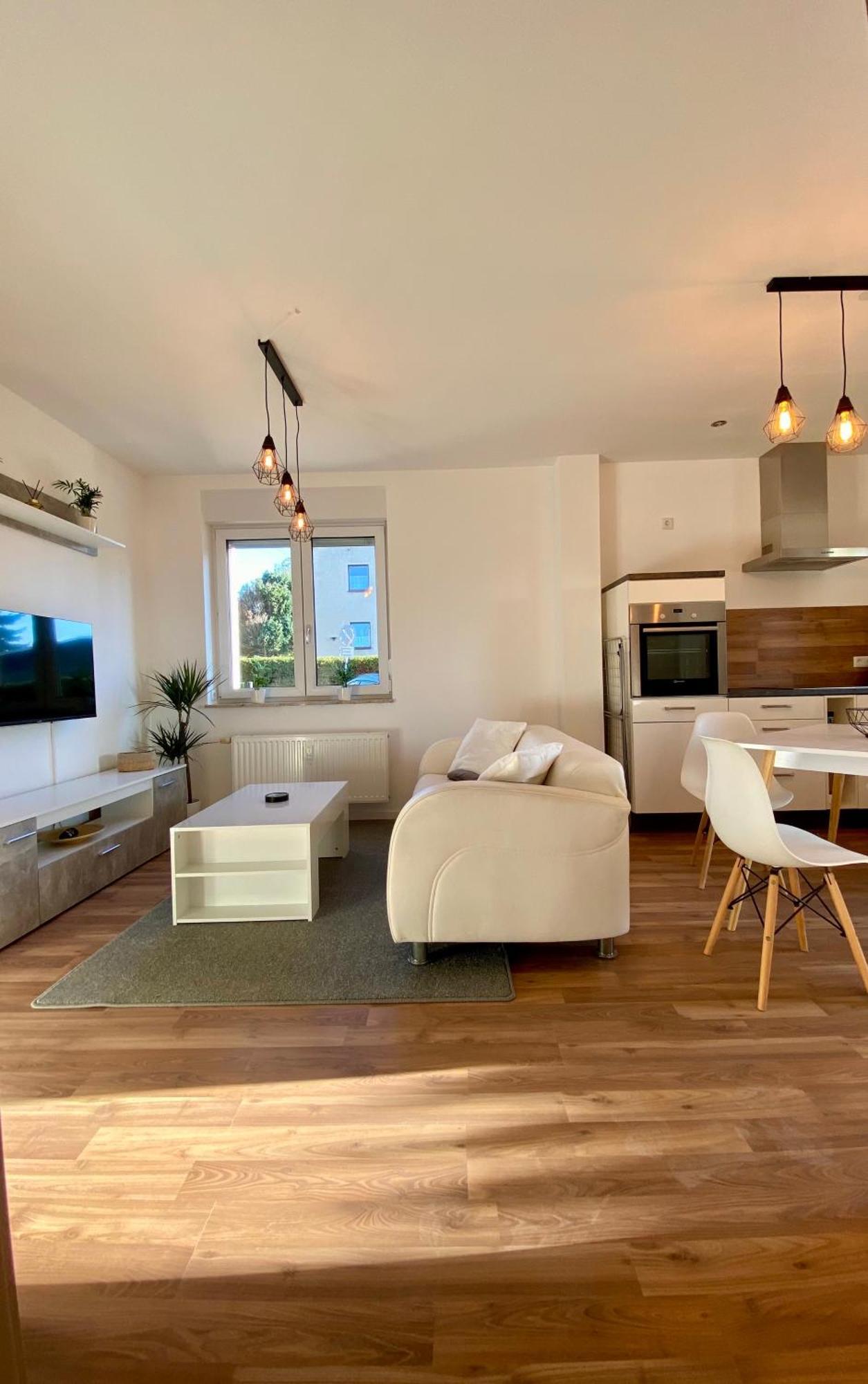 Hochwertige Ferienwohnung Mit 7Qm Balkon, Netflix, Kaffeeautomat, Rainshower Bad ツウィッカウ エクステリア 写真