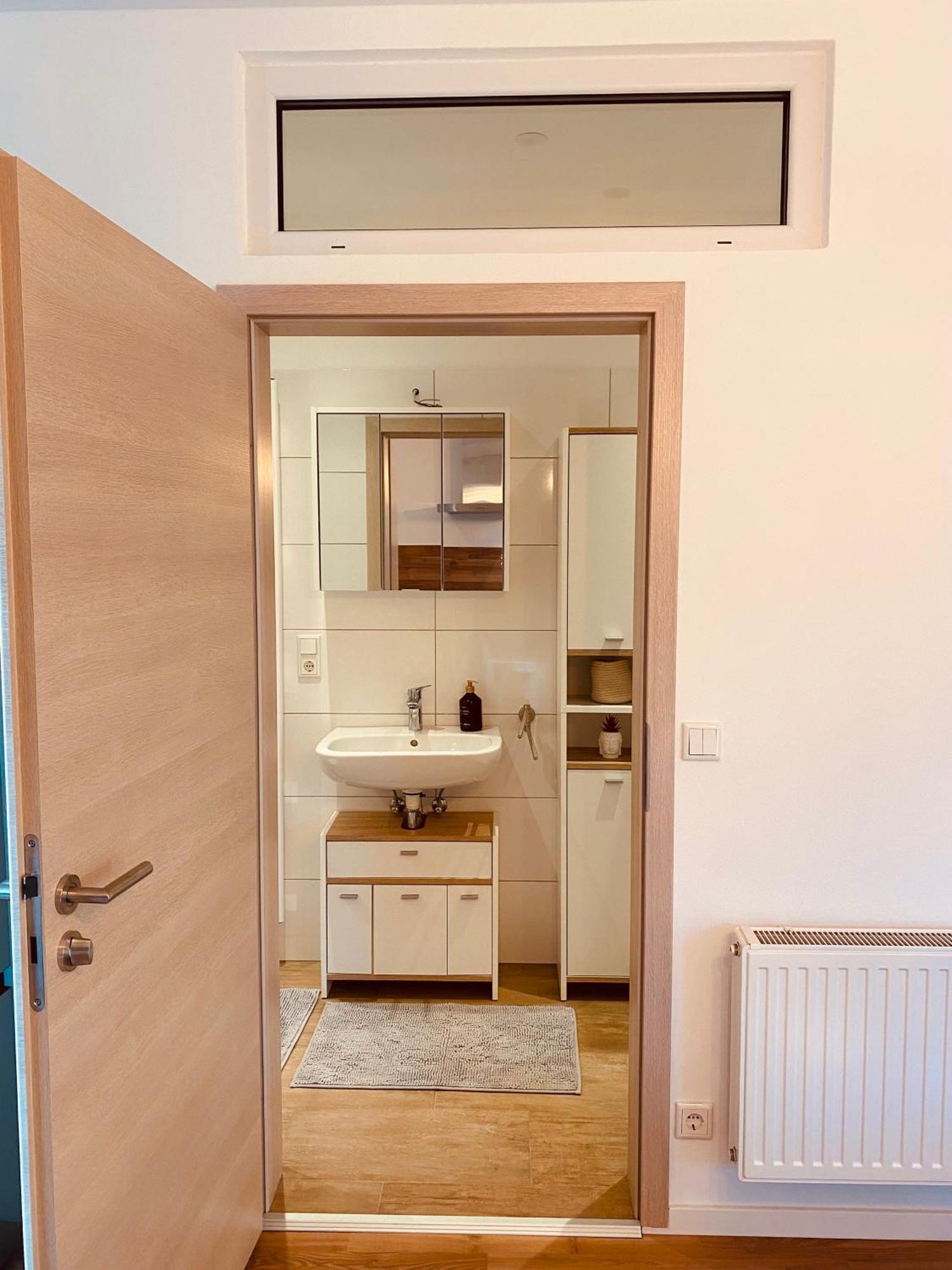 Hochwertige Ferienwohnung Mit 7Qm Balkon, Netflix, Kaffeeautomat, Rainshower Bad ツウィッカウ エクステリア 写真